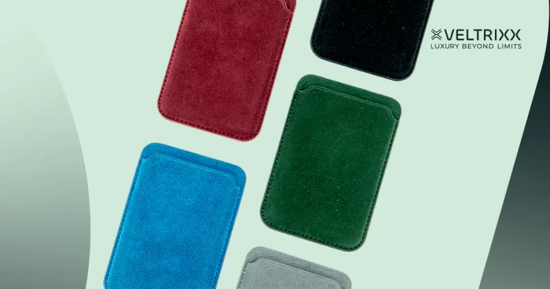 Zes suède telefoonhoesjes in verschillende kleuren: rood, zwart, blauw, groen, lichtgrijs en donkergrijs. Rechtsboven staat het logo "VELTRIXX Luxury Beyond Limits".