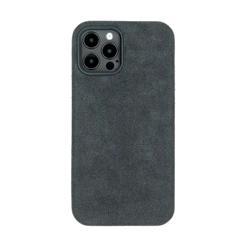 Donkergrijze stoffen telefoonhoes voor smartphone met drievoudige camera.