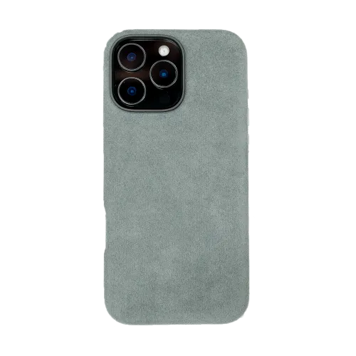 Grijze telefoonhoes met uitsparing voor driedubbele camera.
