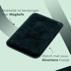 Zwart MagSafe-accessoire met zachte Alcantara-bekleding, geadverteerd voor eenvoudige bevestiging en compatibiliteit met Alcantara-hoesjes.