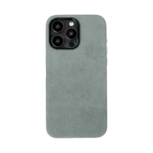 Grijze smartphone met drie camera's op de achterkant en een minimalistische, matte afwerking.