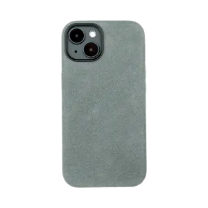 Grijze smartphone met stoffen achterkant en twee grote cameralenzen bovenaan in de linkerhoek.