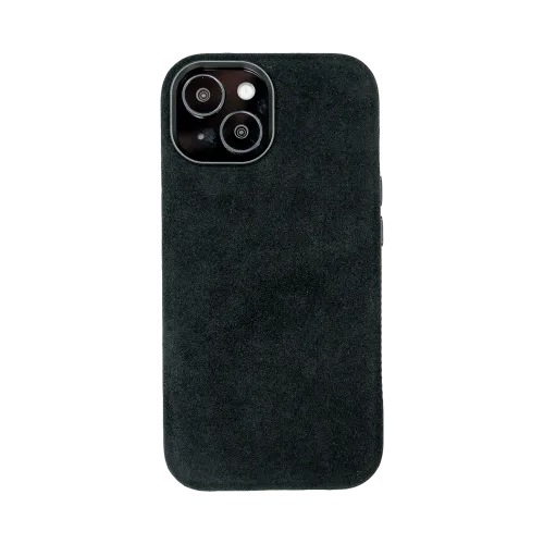 Zwarte smartphonehoes met suede textuur en drie uitsparingen voor de camera.