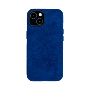 Donkerblauw telefoonhoesje met stofachtige textuur en twee cameraopeningen aan de achterkant.