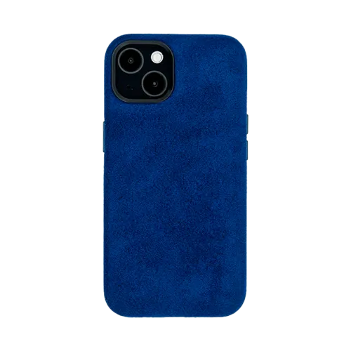 Donkerblauw telefoonhoesje met stofachtige textuur en twee cameraopeningen aan de achterkant.