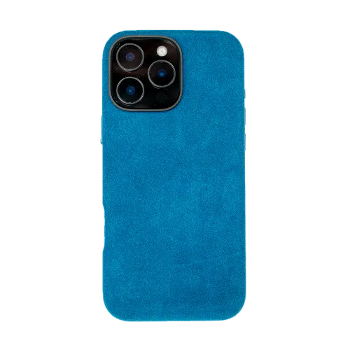 Blauwe telefoonhoes met driedubbele cameramodule aan de achterkant.
