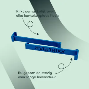 Blauwe Veltrixx kentekenplaathouder, buigzaam en stevig ontworpen voor lange levensduur, met tekst "Klikt gemakkelijk over elke kentekenplaat heen".