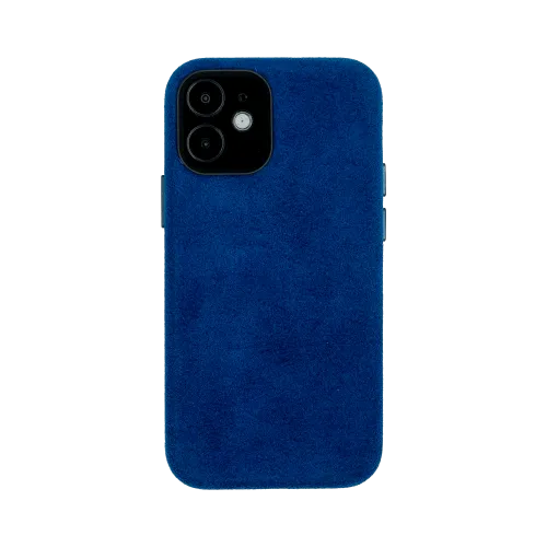 Blauw suède hoesje op een smartphone met dubbele camera's.