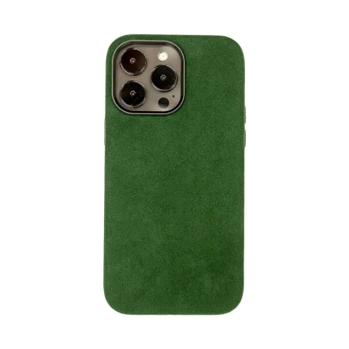 Groene telefoonhoes met een driedubbele cameralensuitkneping aan de achterkant.