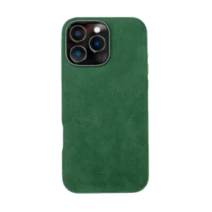 Groene suède telefoonhoes met een uitsparing voor de camera.