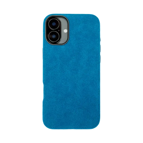 Blauwe suède telefoonhoes met uitsparing voor dubbele cameralens bovenaan.