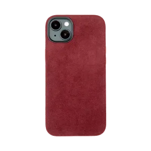 Rood suède telefoonhoesje met openingen voor dubbele camera en flitser.