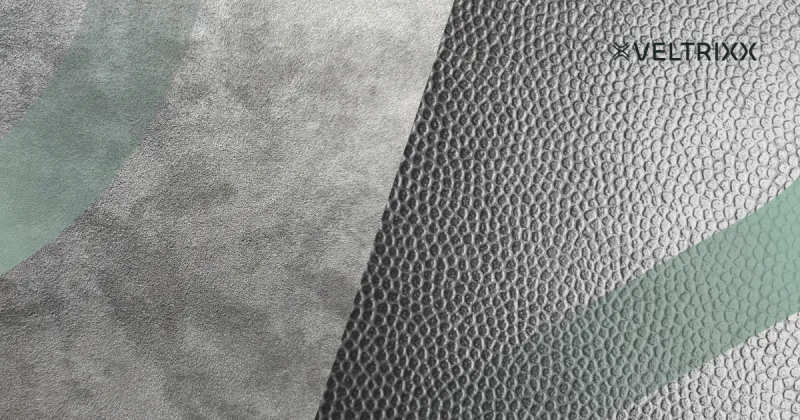 Abstracte afbeelding met grijze en groene gebogen vormen en texturen.