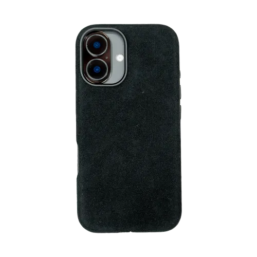 Zwarte smartphone in leren hoesje met dubbele camera aan de achterkant.